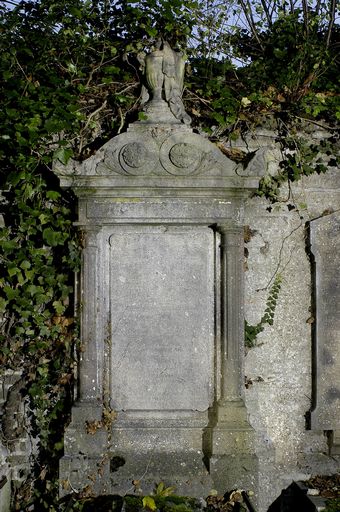 Tombeau (stèle funéraire) de la famille Larcher-Laforgue (tombeau de protestant)