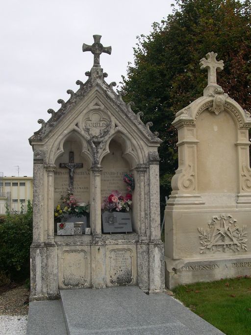 Tombeau (stèle funéraire) des familles Guénard-Andrieux et Guénard-Farin