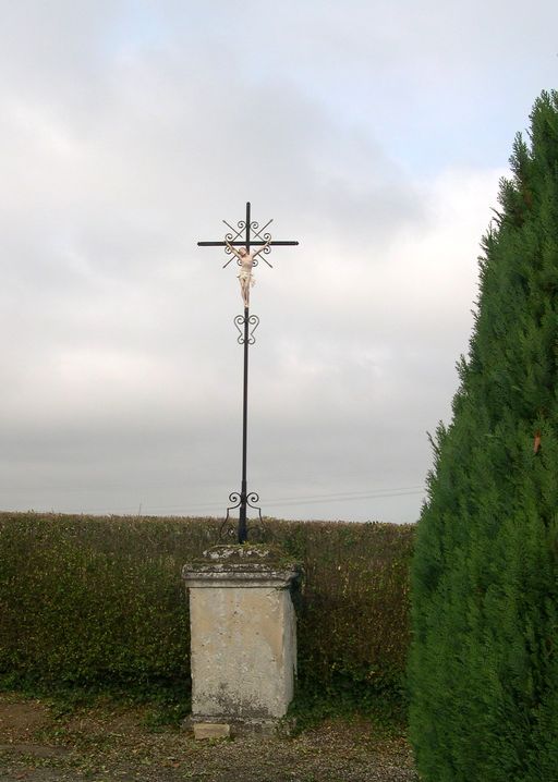 Croix du cimetière de Montières à Amiens