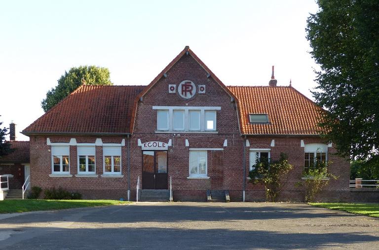 Ancienne mairie et école primaire de Warfusée (actuelle école primaire et médiathèque de Lamotte-Warfusée)