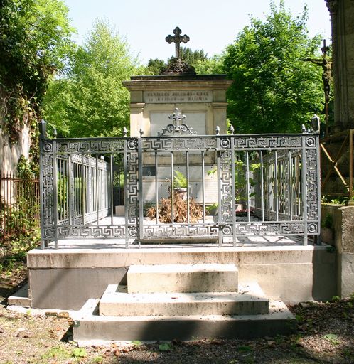 Tombeau (stèle funéraire) des familles Jolibois-Gras et Jolibois-De Raismes