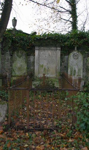 Tombeau (stèle funéraire) des familles Desmarets et Dinocourt-Delemonte