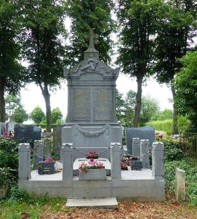 Tombeau (stèle funéraire) de la famille Voiturier-Leroy