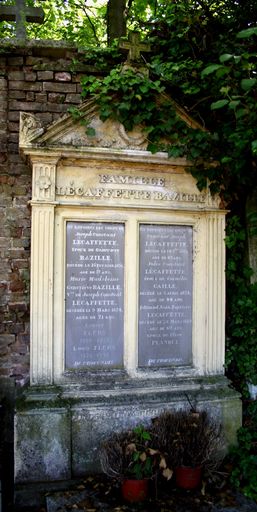 Tombeau (stèle funéraire) de la famille Lécaffette-Bazille