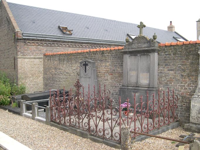 Tombeau (stèle funéraire) de la famille Beauvais-Lefèvre