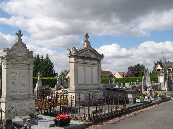 Enclos funéraire des familles Damenez-Debeauvais, Damenez-Fossé et Fisseux-Damenez et Thuillier-Fisseux