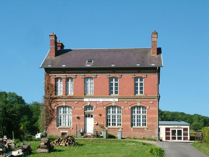 École primaire mixte et mairie de Franqueville, devenue mairie et logement