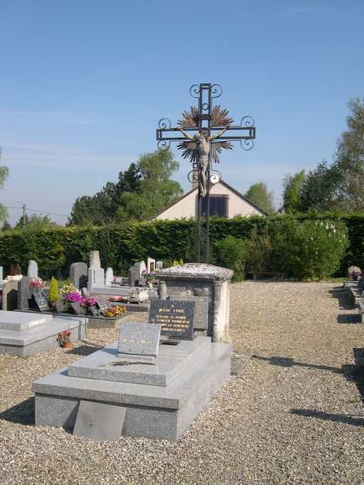 Croix du cimetière de Sains-en-Amiénois