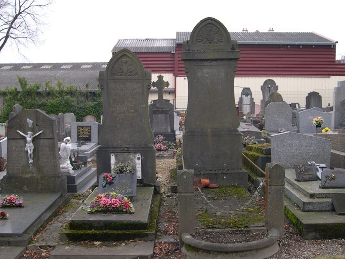 Groupe de deux tombeaux (stèle funéraire) des familles Masson-Flan et Desailly
