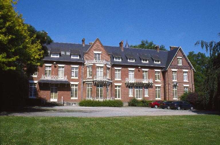 Ancienne maison de directeur de la C.N.S.R., puis direction technique de la Générale Sucrière, puis de Saint-Louis Sucre, dite Le Château