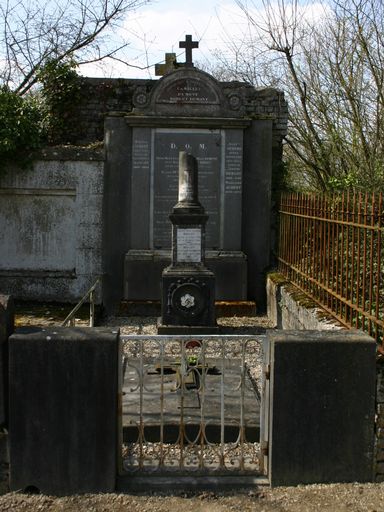 Enclos funéraire de la famille Dumont et Roblot-Dumont