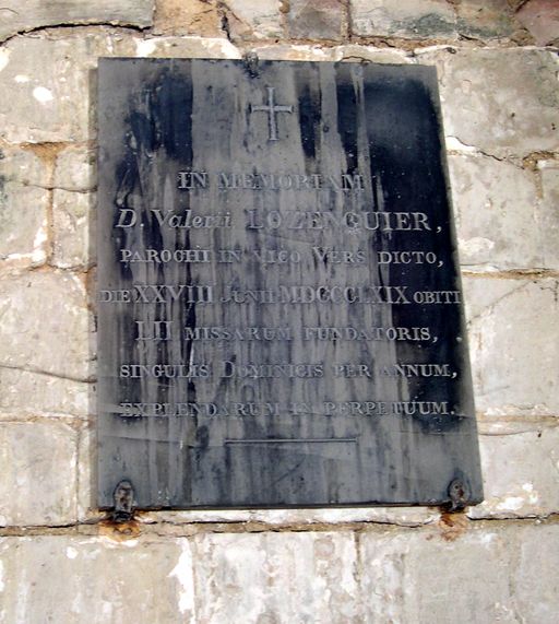 Monument (stèle funéraire), à la mémoire de Valère Lozenguier, ancien curé de Vers