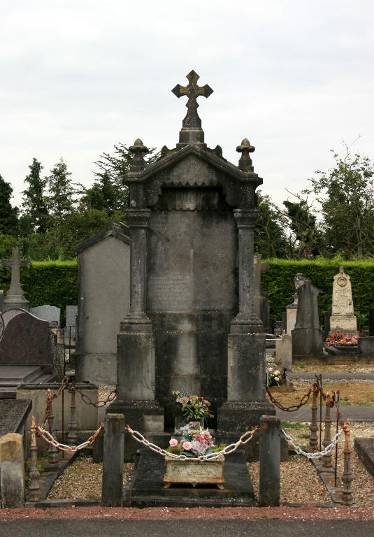 Tombeau (stèle funéraire) de la famille Darras-Catelain