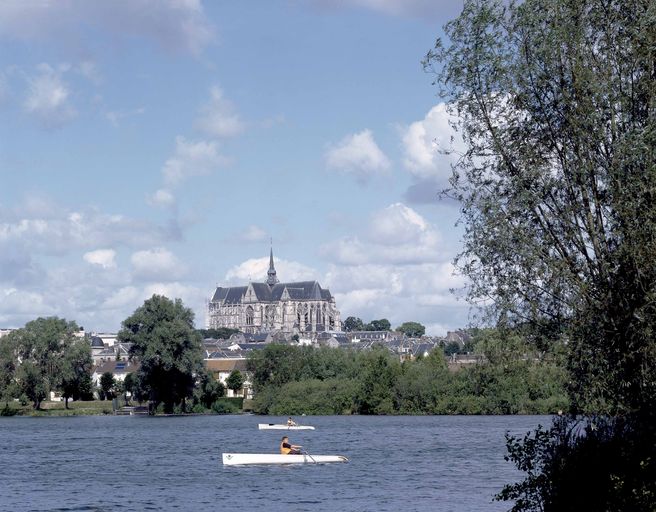 L'ensemble canonial et l'ancienne collégiale Saint-Quentin - conditions d'enquête