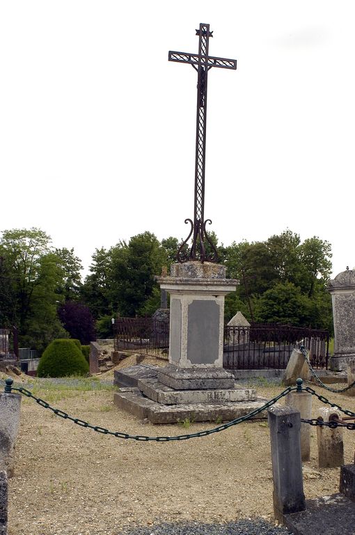 Croix du cimetière de Cagny