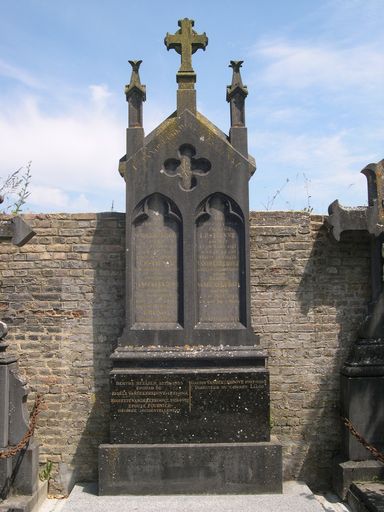 Tombeau (stèle funéraire) de la famille Vandekerkhove-Lestienne