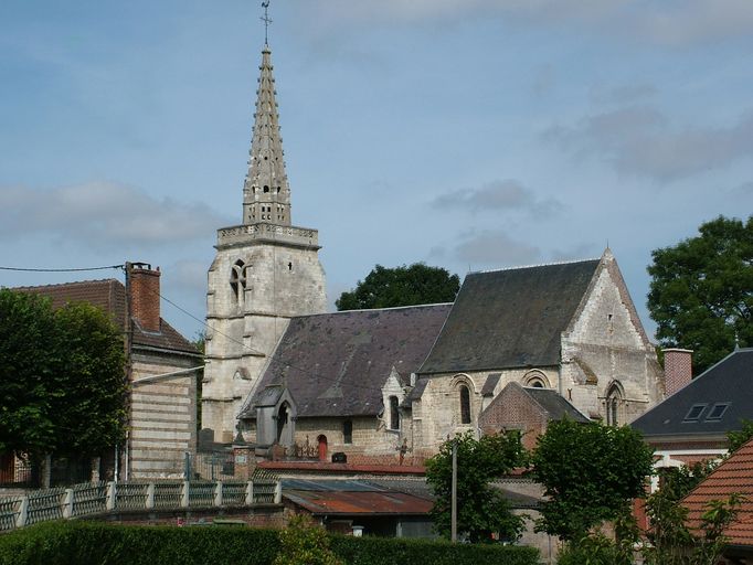 Église paroissiale Saint-Pierre et ancien cimetière de Bouchon