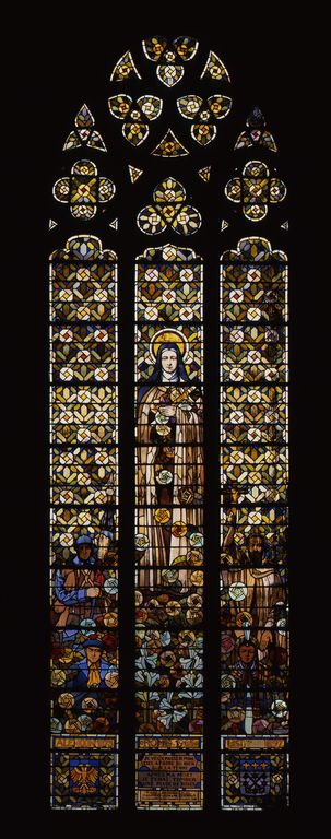 Verrière figurée décorative, de style Art déco : sainte Thérèse de l'Enfant-Jésus (baie 55)