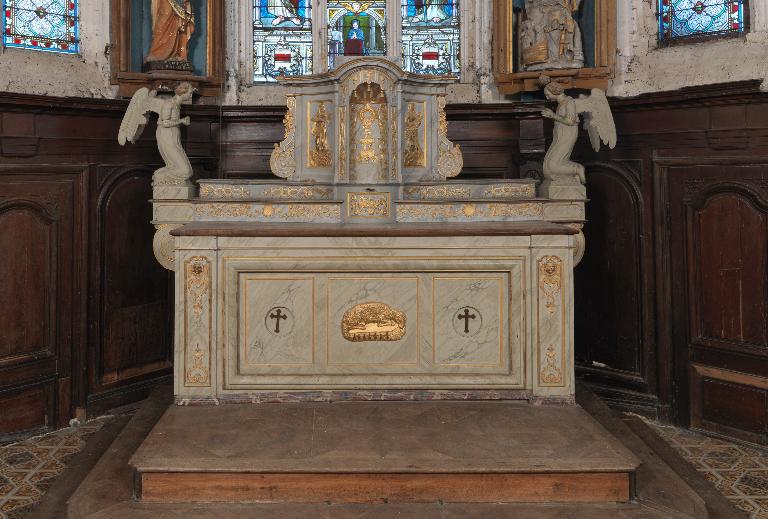 Ensemble du maître-autel (autel tombeau, degré et gradin d'autel, tabernacle architecturé et tournant à ailes)