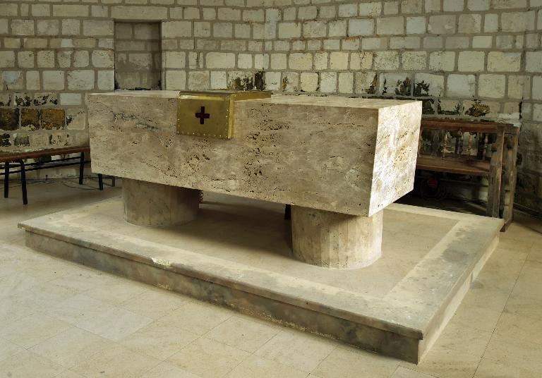 Autel tombeau et son tabernacle, de rite Paul VI