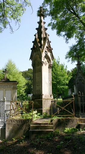 Enclos funéraire de la famille de l'entrepreneur Alexandre Fortuné Polart