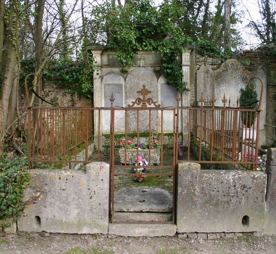 Tombeau (stèle funéraire) de la famille Marichal