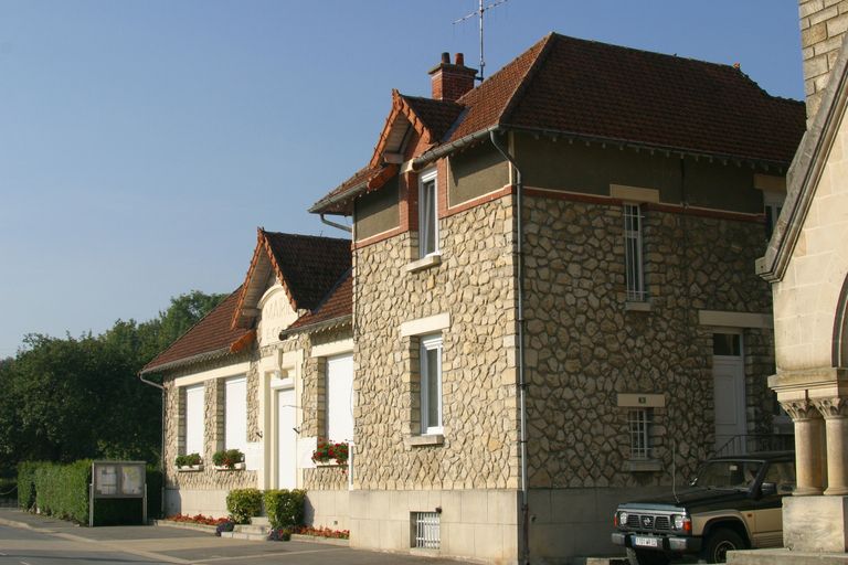 Mairie et ancienne école primaire de La Ville-aux-Bois-lès-Pontavert