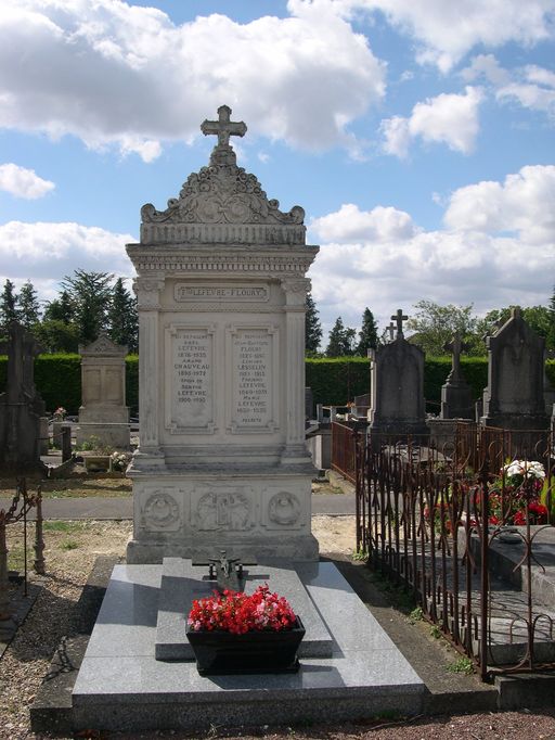 Tombeau (stèle funéraire) de la famille Lefèvre-Floury