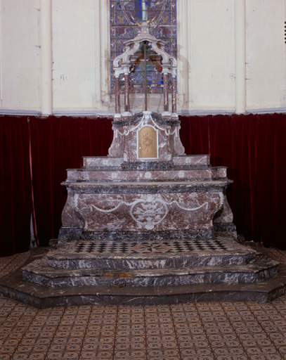 Autel, tabernacle, retable et 2 gradins d'autel (maître-autel)
