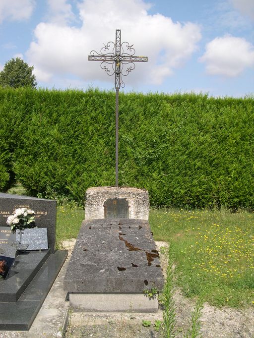 Croix du cimetière de Saleux