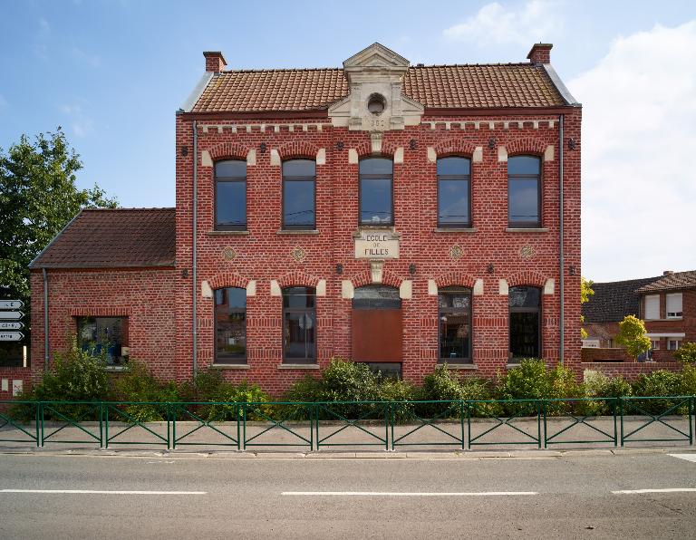 Ancienne école primaire de filles de Bruille-Saint-Amand, actuellement médiathèque