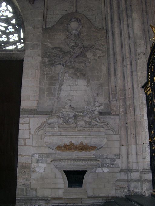 Monument funéraire (ensemble de deux statues et de la dalle funéraire) de l'évêque Pierre Sabatier