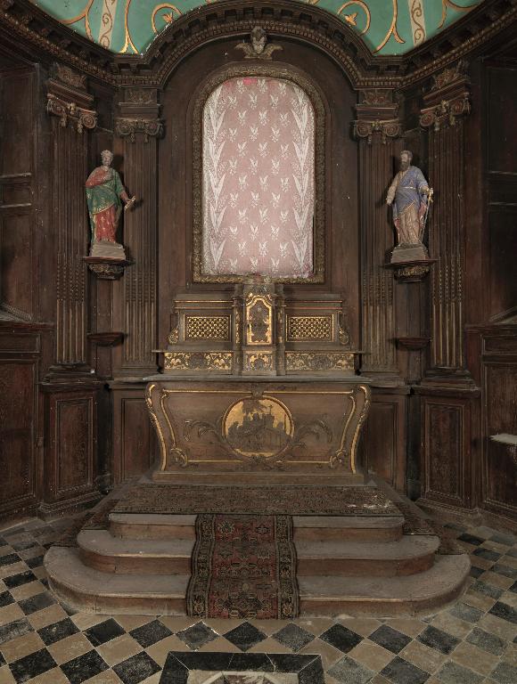 Ensemble du maître-autel (autel tombeau, gradin d'autel, retable, tabernacle, crédences), de style rocaille