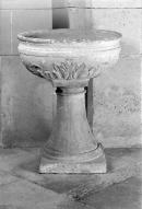 Fonts baptismaux, pierre sculptée, limite XVIe XVIIe siècle.