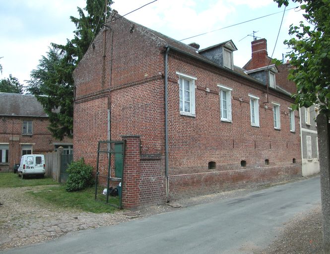 Ancien hôtel de voyageurs, dit Hôtel de l'Epée, puis usine de bonneterie Boileau, devenue logement