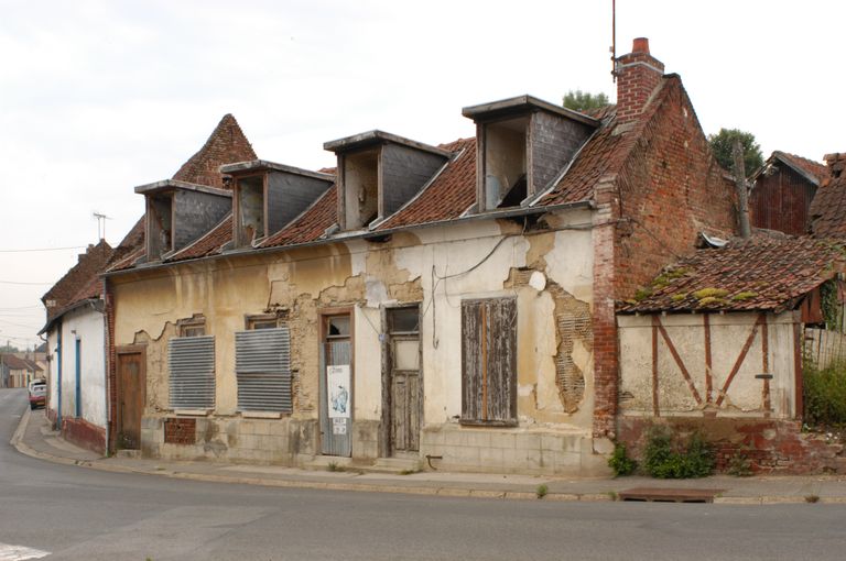 Maison à trois unités d'habitation (détruit)