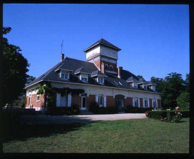 Ancien manoir dit château Jouglet à Pontavert, actuellement ferme