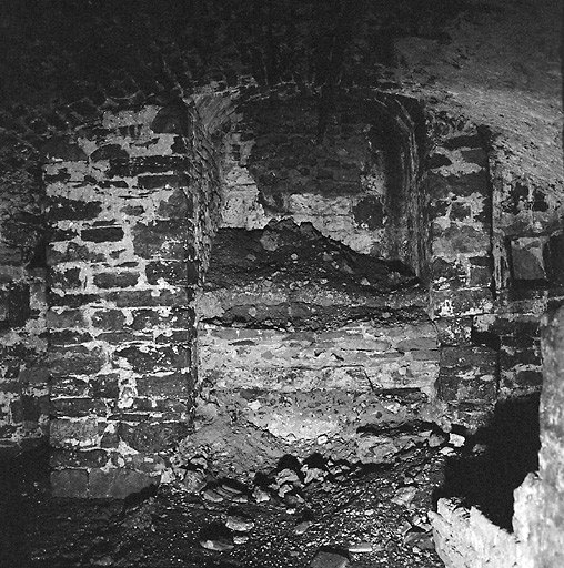 Maison, anciennement hôtel de l'évêque de Cambrai, puis refuge de l'abbaye de Crespin, hôtel du gouverneur