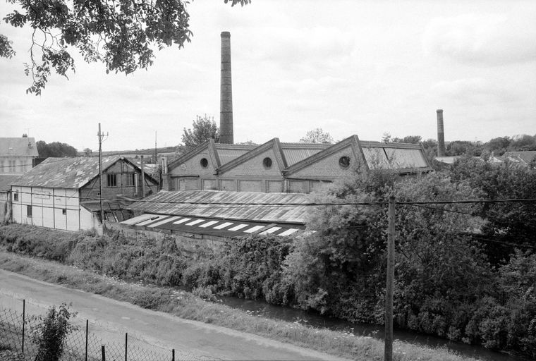 Anciens moulins à farine et moulins à bois, puis filature Arquembourg, Saint-Frères, Otto-Petersen, manufacture de laines Renaissance, devenue usine de gaz comprimés, dite Oxygène de Picardie (vestiges)