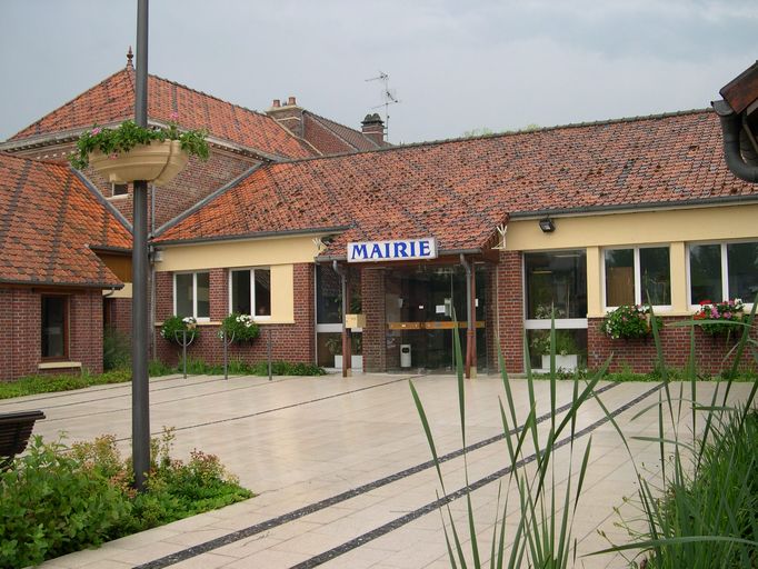 Ancienne mairie et école primaire de garçons, actuelle mairie de Salouël
