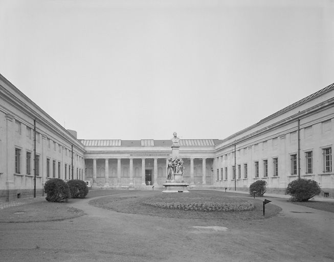 Couvent de Bénédictines, dit de Moreaucourt, filature, puis école et bibliothèque municipale d'Amiens