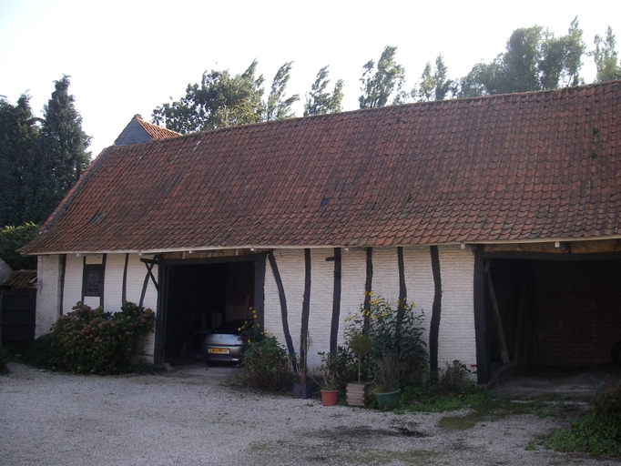 Grange de ferme (vestige de pan de bois et torchis) 562, rue Stanislas-Machynia, vue depuis cour.