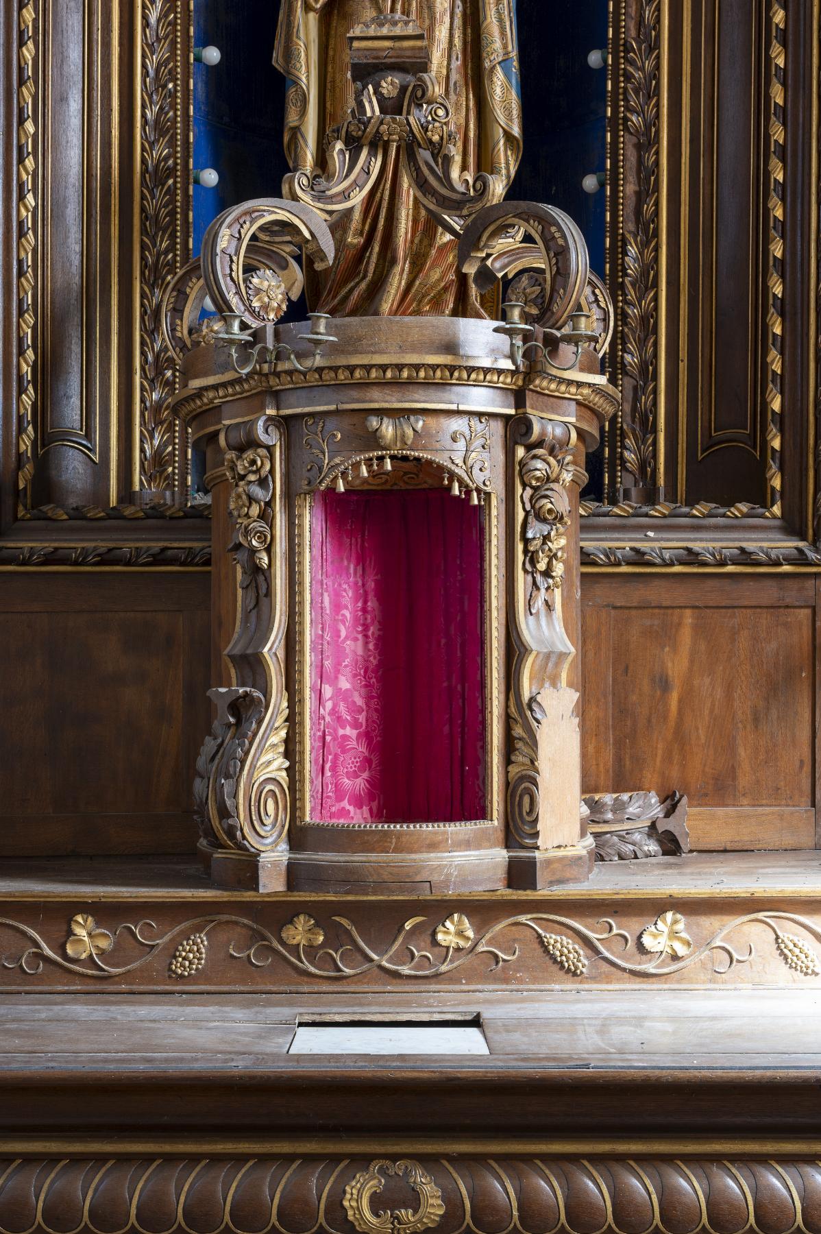 Tabernacle architecturé tournant du maître-autel, de style néo-classique