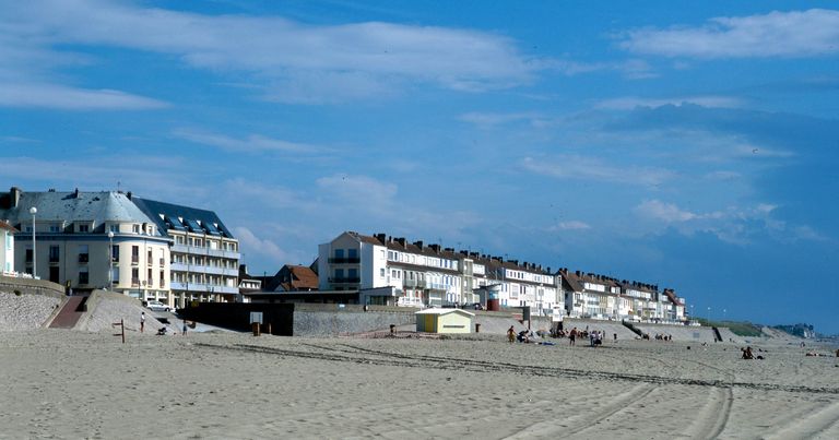 Le front de mer de la station balnéaire de Fort-Mahon-Plage