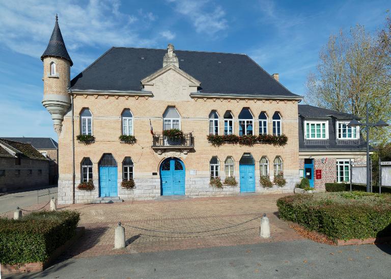 Ancienne école primaire de garçons et mairie de Saint-Léger-lès-Domart, devenue mairie et poste, puis mairie, poste et dispensaire, actuellement mairie