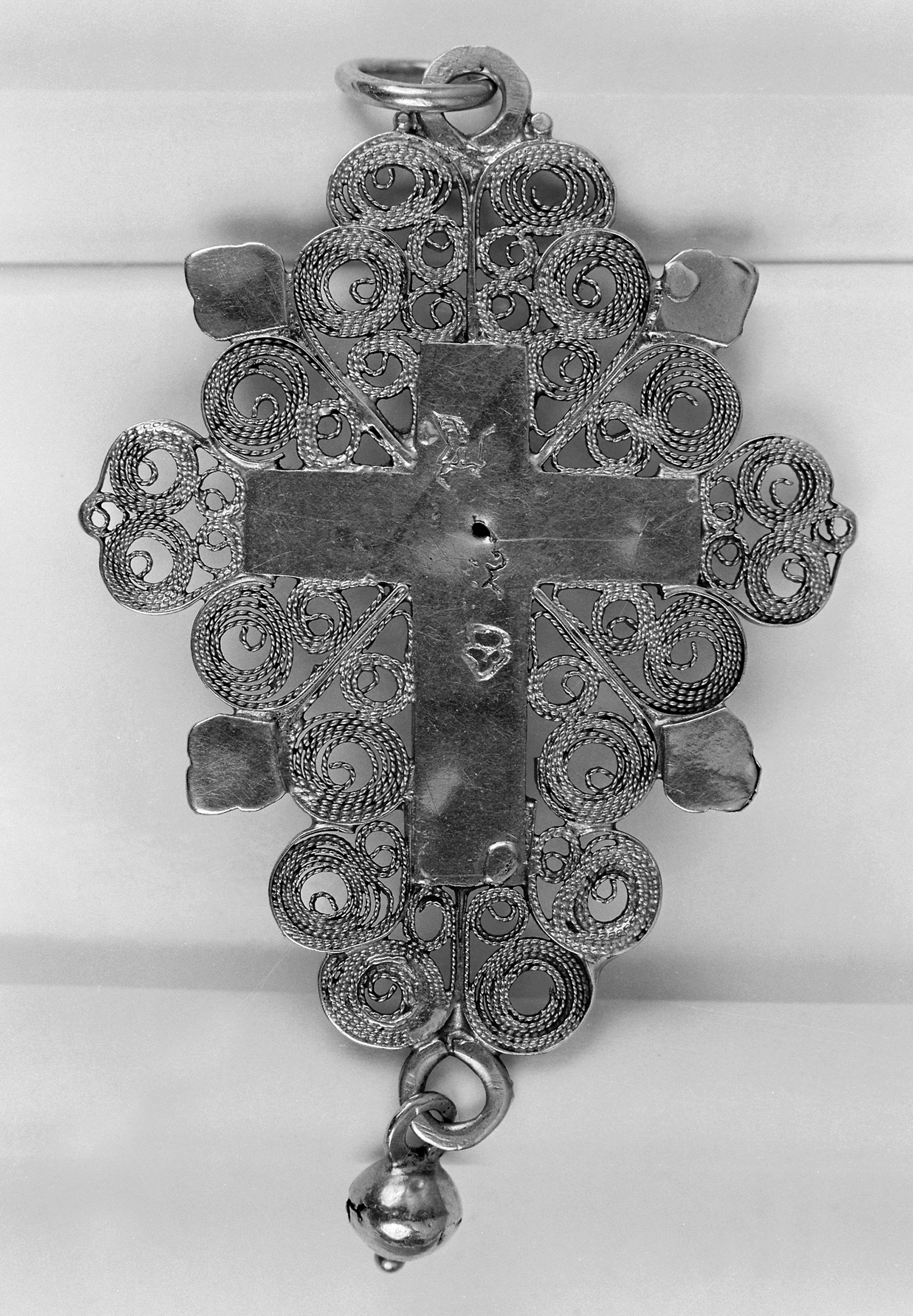 Bijou : croix boulonnaise