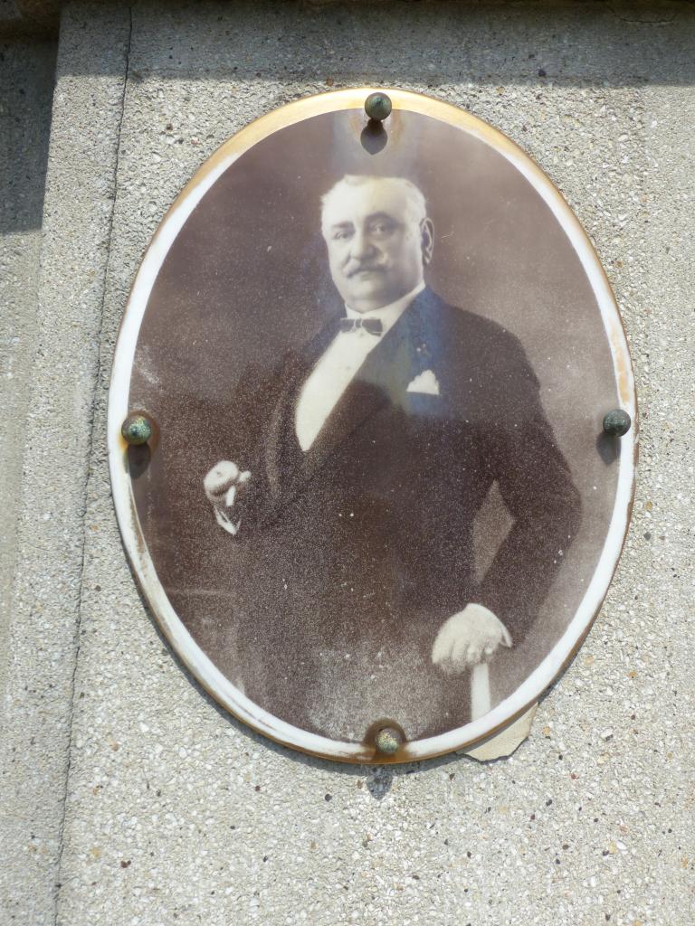 Tombeau (chapelle) de la famille de Léon L'Hérondelle, ancien maire de Fargniers