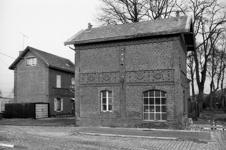 Ancienne sucrerie de betteraves Cranney et Lalanne, puis ancienne râperie de betteraves de la Compagnie Nouvelle des Sucreries Réunies (C.N.S.R.) d'Ercheu, devenue entrepôt agricole Vannoote