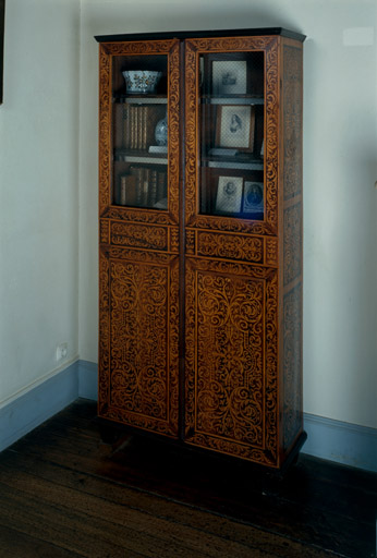 Erable marqueté, 18e siècle, vue de trois quarts. Dépôt de l'hôtel Dieu.