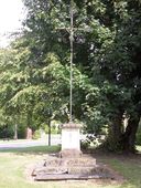 Croix monumentale à Sains-en-Amiénois